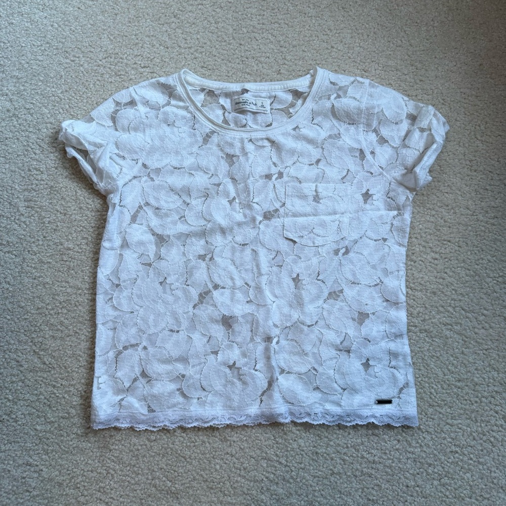 EUC Abercrombie lace T-shirt